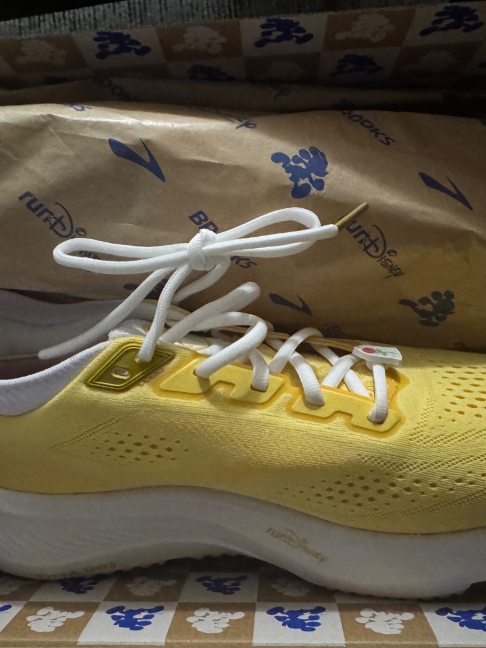 Brooks Disney Belle - Picture 6 of 7